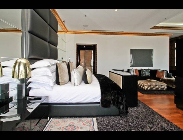 3 BEDROOM APARTMENT FOR SALE IN SANDOWN